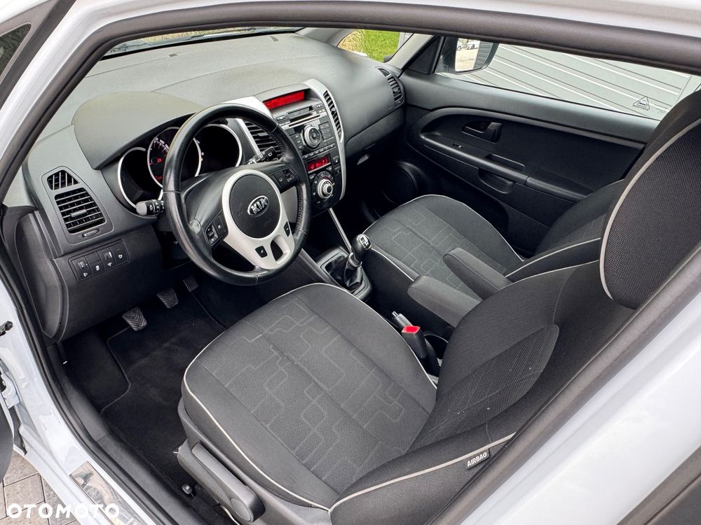 Kia Venga 1.4 CVVT UEFA EURO 2016 - 31