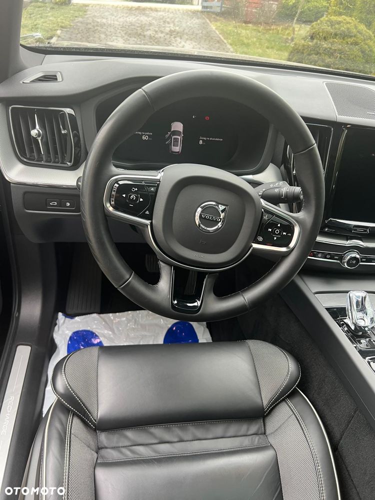 Volvo XC 60 T6 Plug-In Hybrid AWD Plus Dark - 9