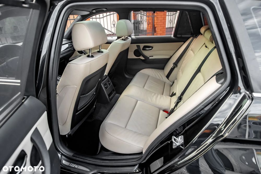 BMW Seria 3 330d xDrive DPF Touring Edition Exclusive - 20