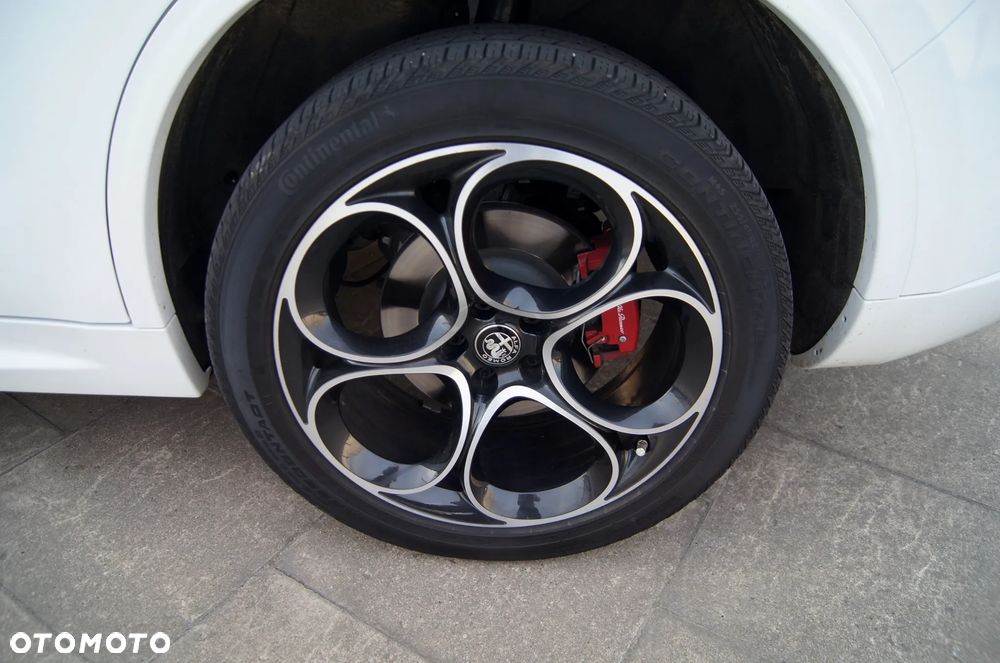 Alfa Romeo Stelvio 2.0 Turbo 16V AT8-Q4 Ti - 35