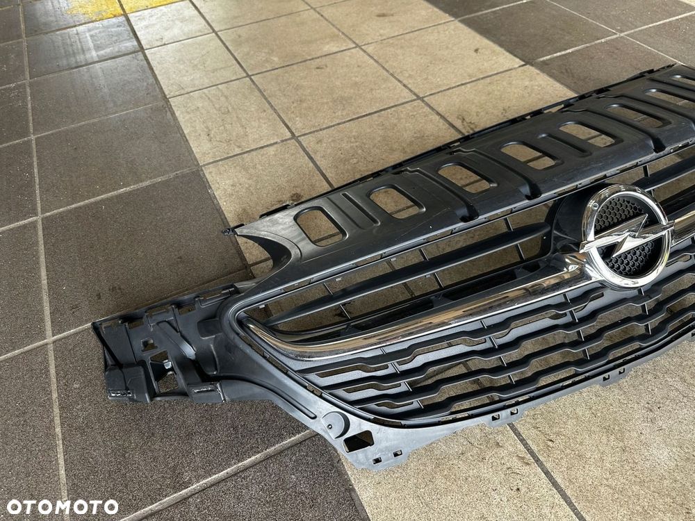OPEL CORSA E GRILL ATRAPA EMBLEMAT 475498858 39003576 - 3