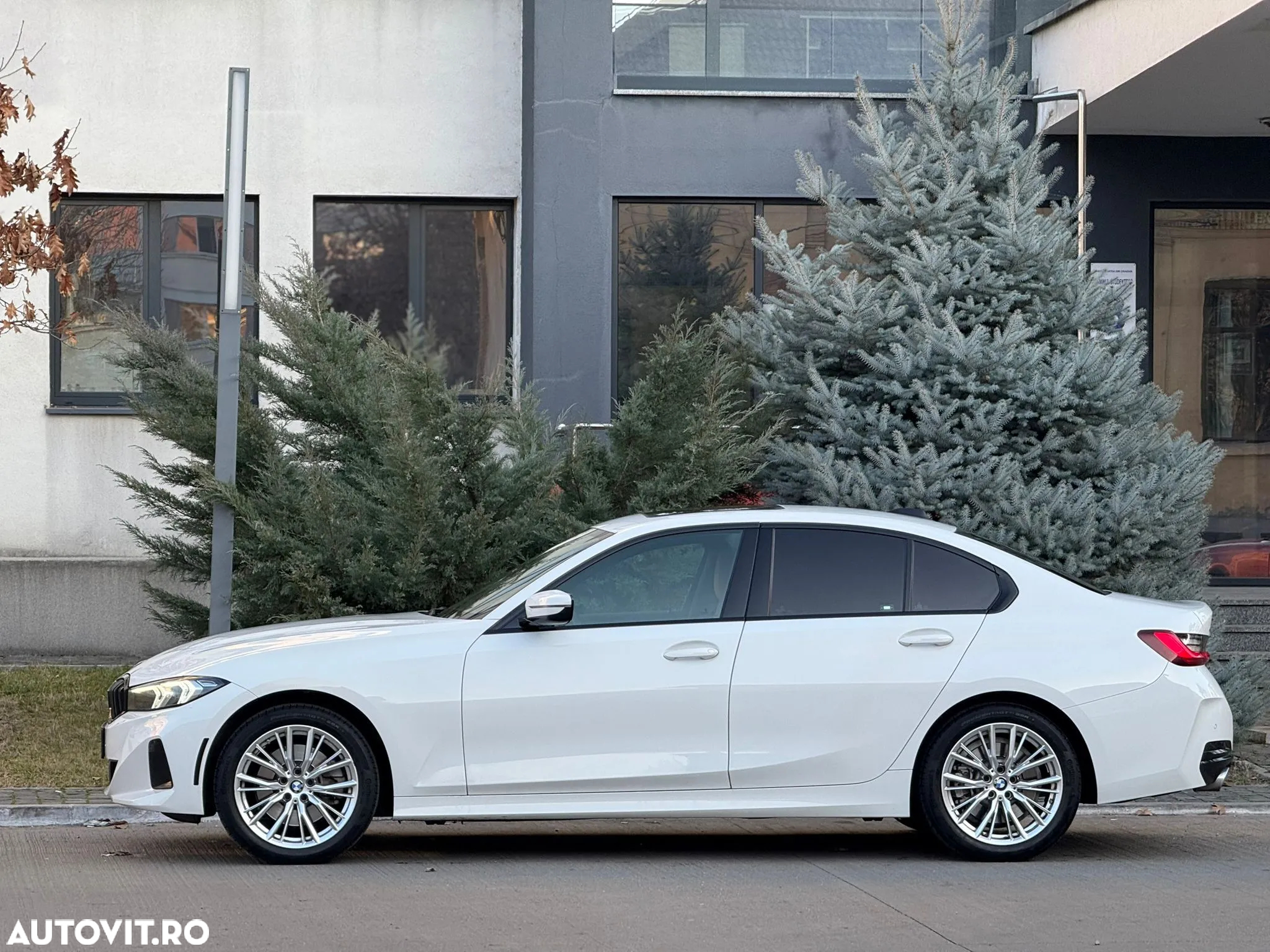 BMW Seria 3 330i xDrive AT - 14