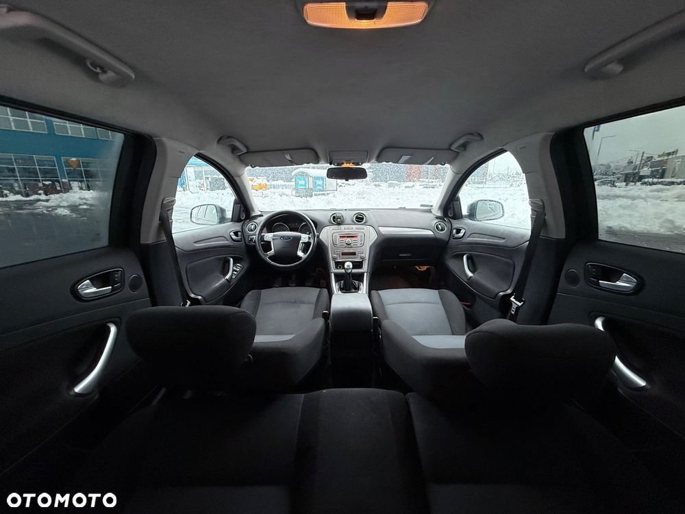 Ford Mondeo 2.0 Ambiente - 19