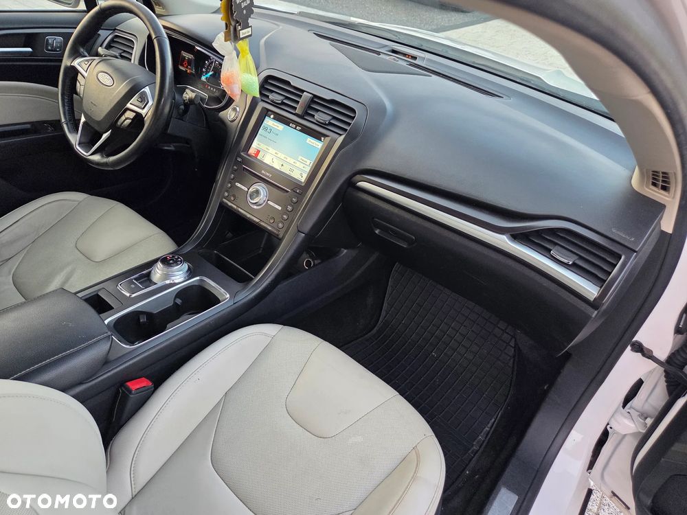 Ford Fusion - 16