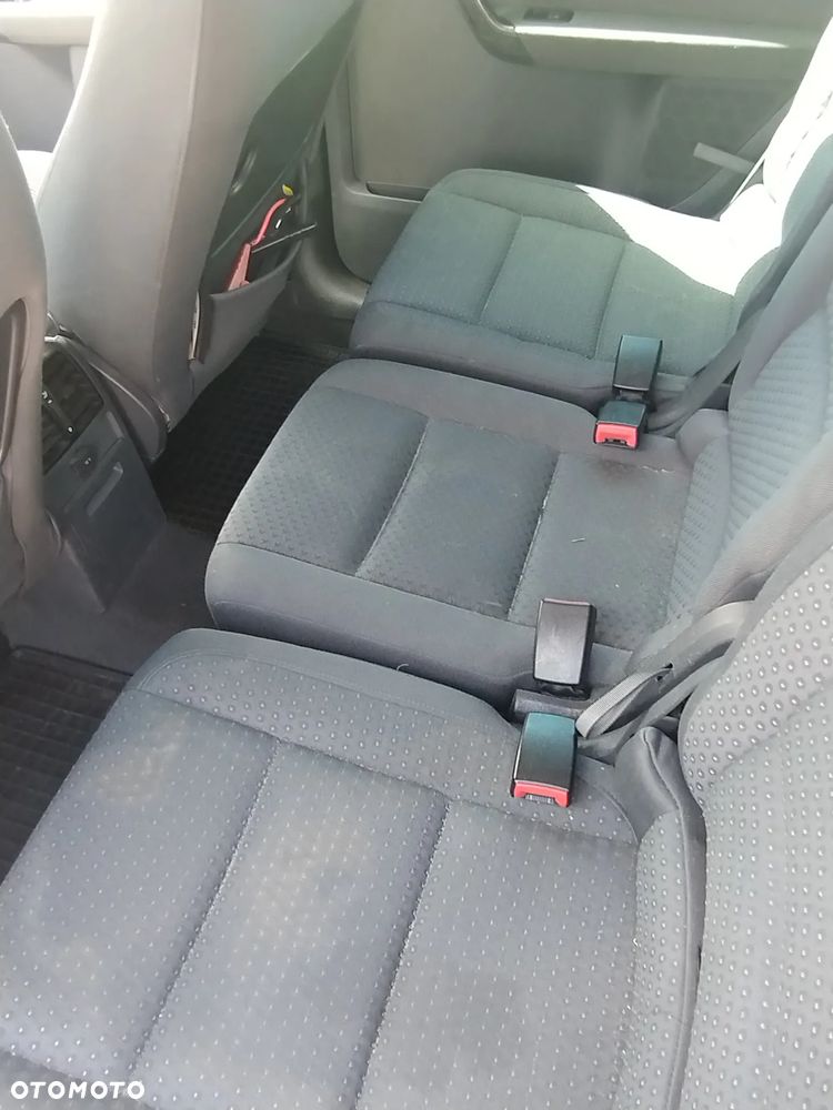 Volkswagen Touran 2.0 TDI Trendline DSG - 17