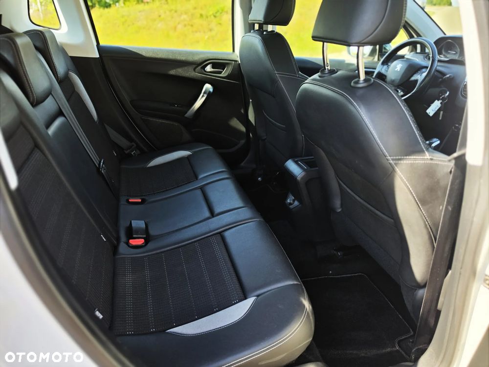 Peugeot 2008 1.6 VTi Allure - 26