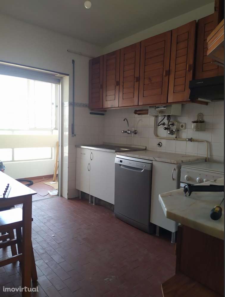 Quarto - localizado em Norton de Matos Coimbra - Grande imagem: 4/6