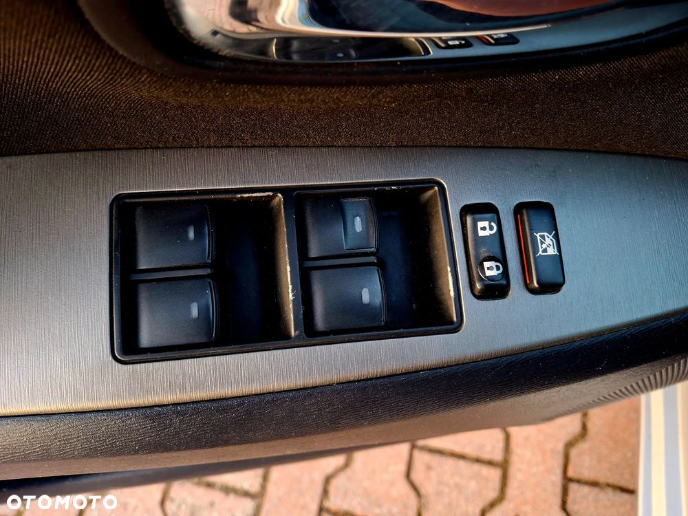 Toyota Avensis 1.8 Executive - 34