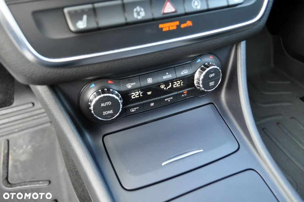 Mercedes-Benz CLA 250 4Matic 7G-DCT AMG Line - 27