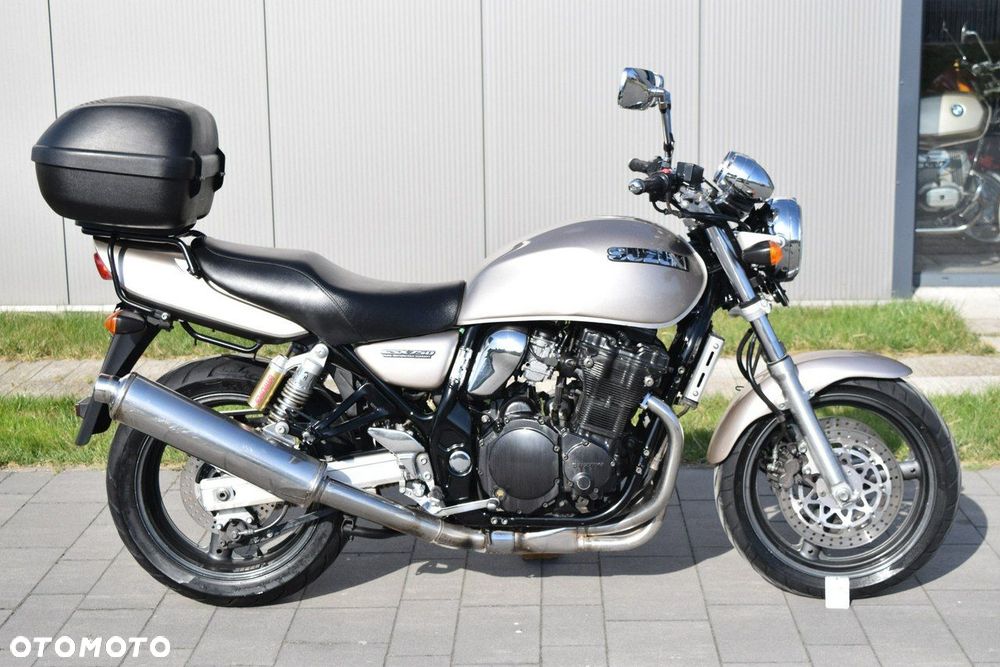 Suzuki GSX - 6