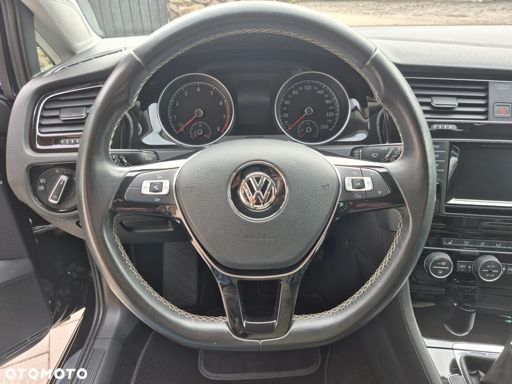 Volkswagen Golf - 34