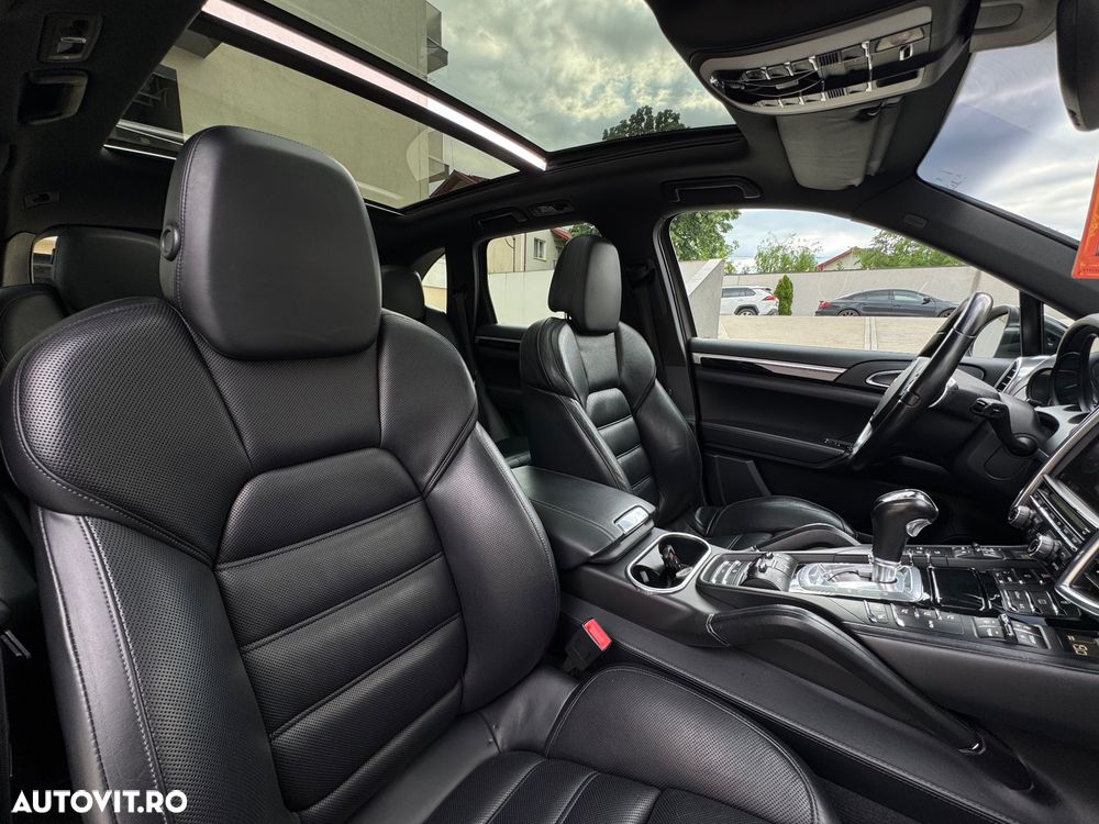 Porsche Cayenne - 21