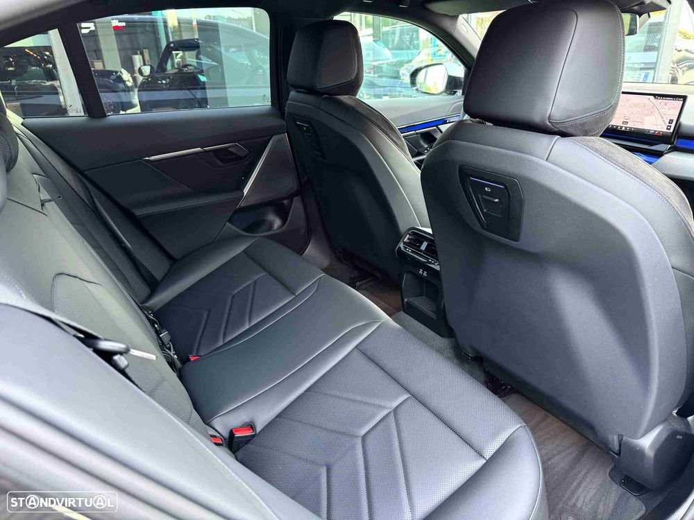 BMW i5 eDrive40 - 14