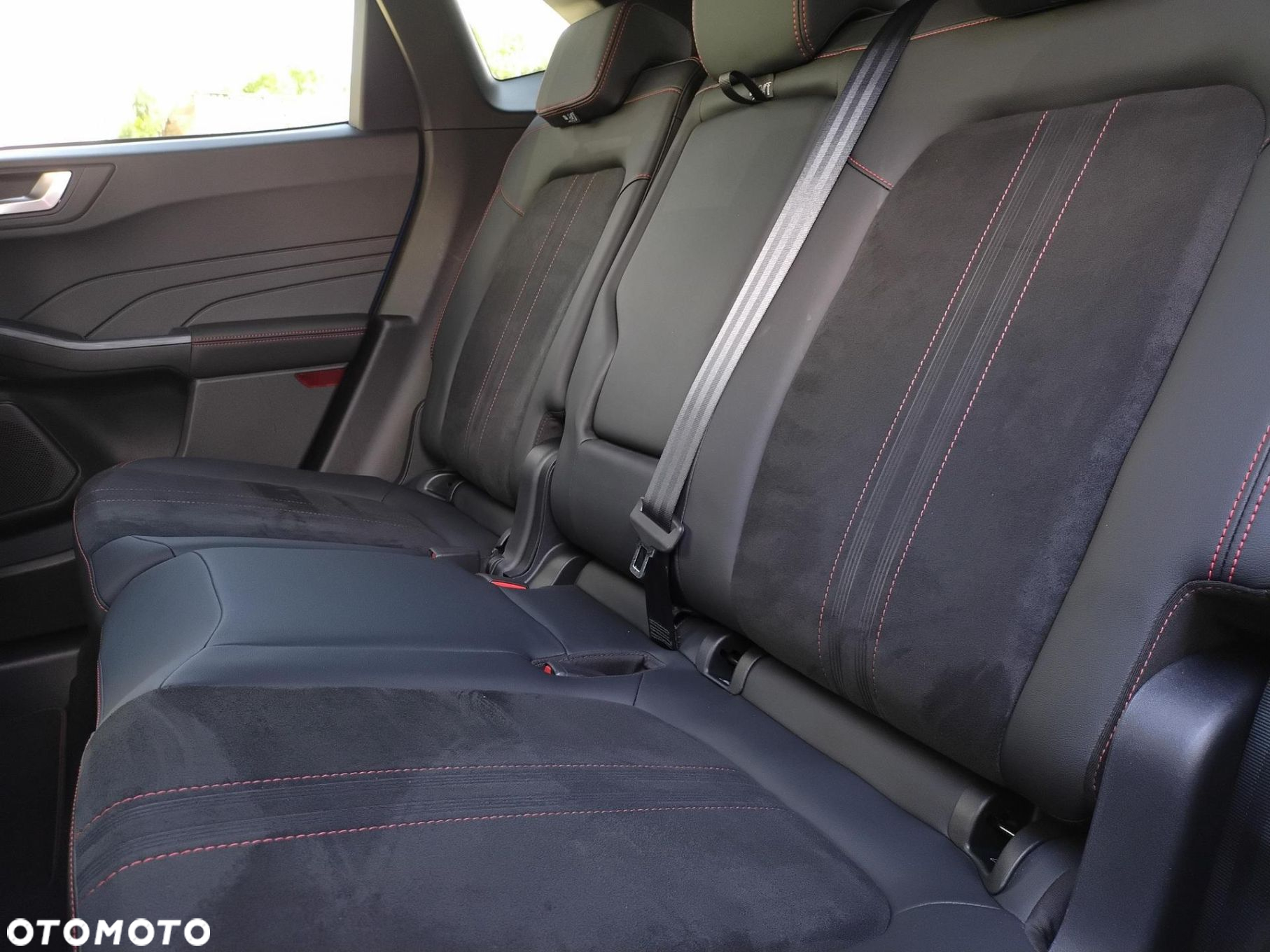 Ford Kuga 2.5 FHEV AWD ST-Line X eCVT - 26