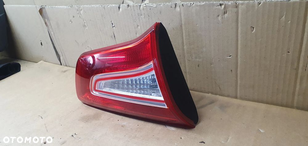 Lampa lewy tył tylna lewa w klapę Kia Sportage III 3 - 4