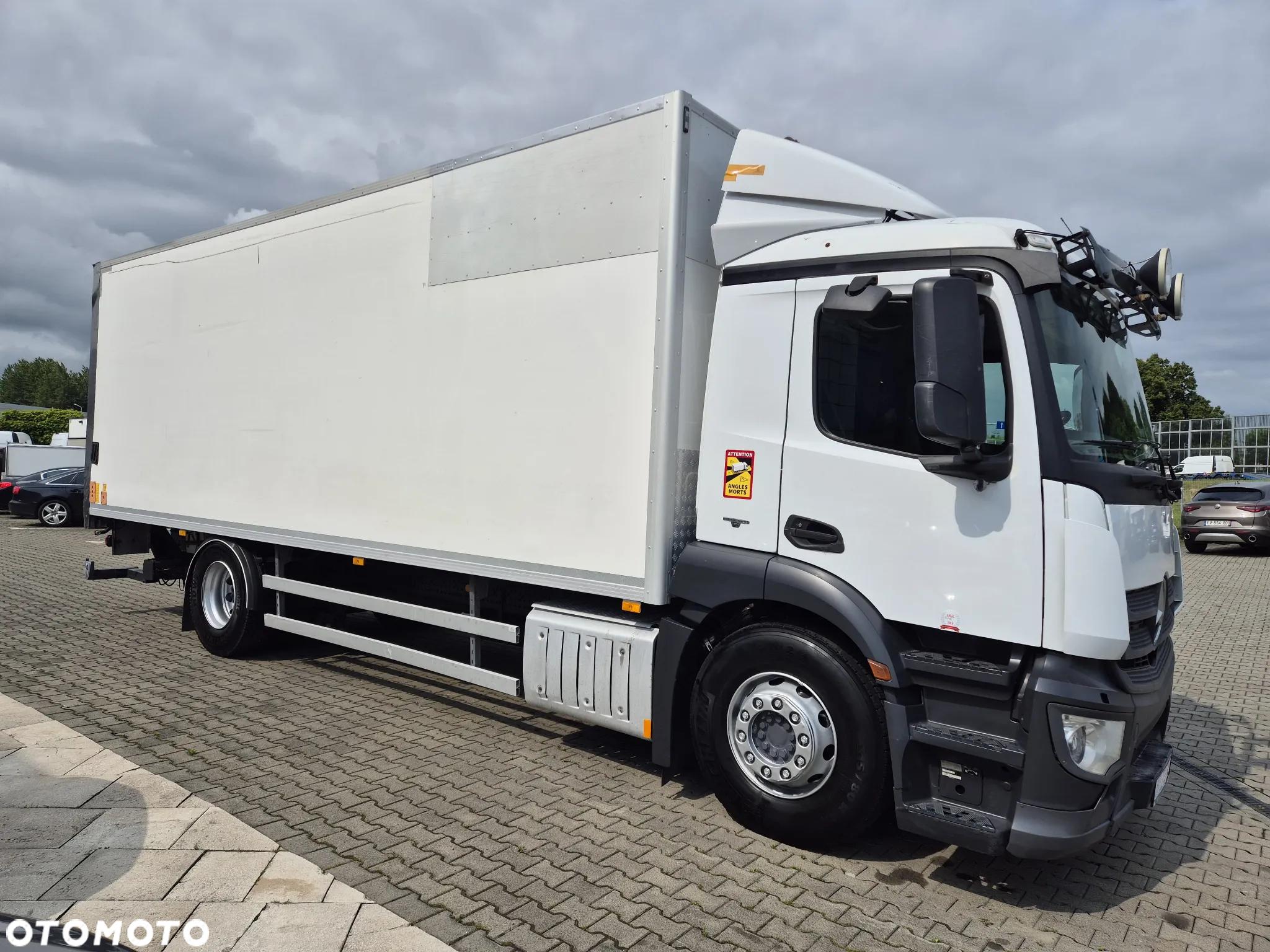 Mercedes-Benz Antos 1830 L / KONTENER / BEZWYPADKOWY / 1WŁ. / SERWISOWANY / WINDA 2000KG / EURO 6 / 18 EP - 6