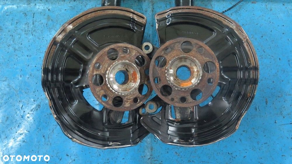 Zwrotnica Piasta Przód Lewa MERCEDES GLA W156 CLA W117 W246 W176