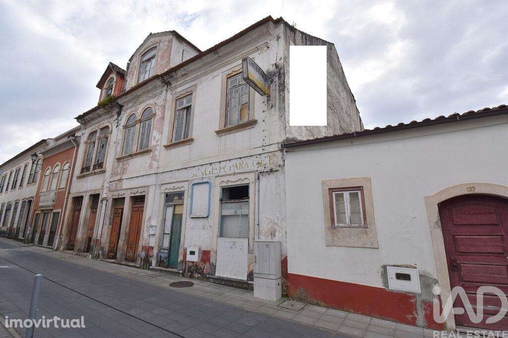Casa tradicional T6 em Lousã e Vilarinho de 261,00 m2 - Grande imagem: 2/30