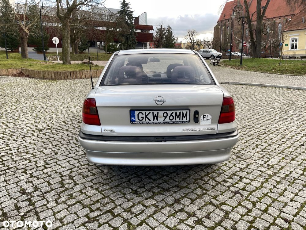 Opel Astra 1.4 GL - 5