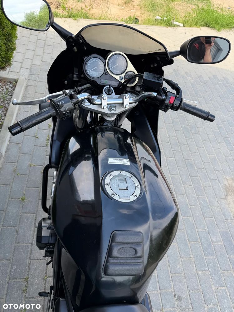 Yamaha FZS - 28