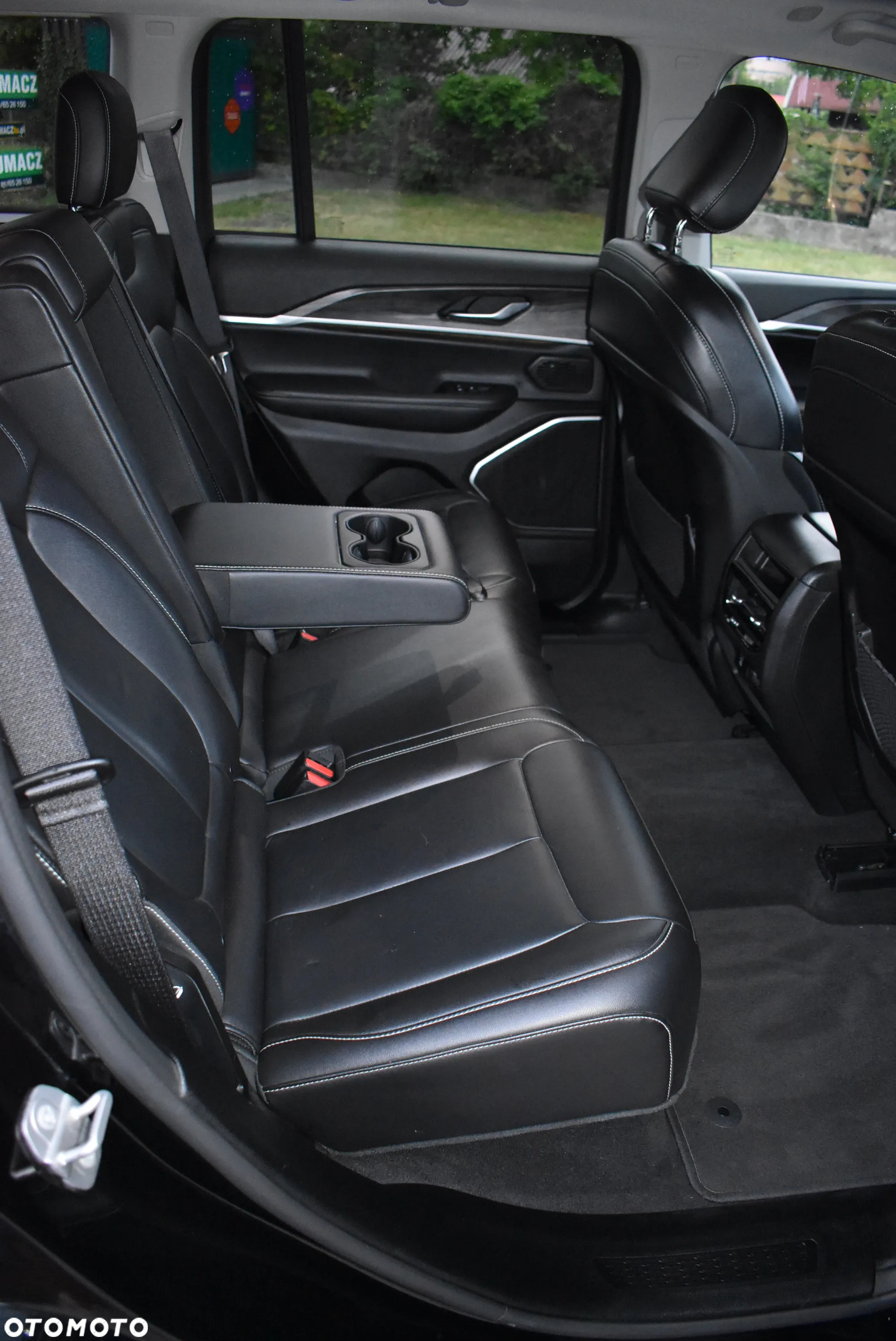 Jeep Grand Cherokee - 28