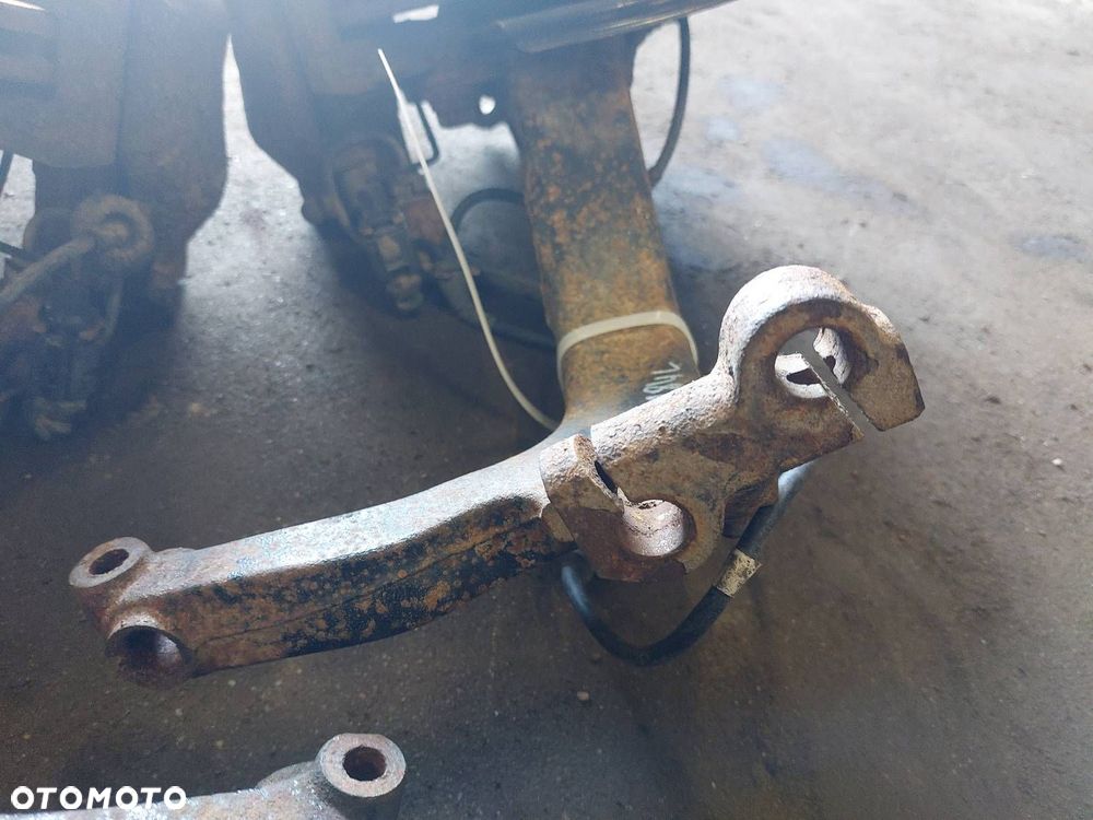 PIASTA ZWROTNICA LEWY PRZÓD PRAWY PRZÓD EXEO I 2.0 TDI 3R0407257 3R0407258 - 2