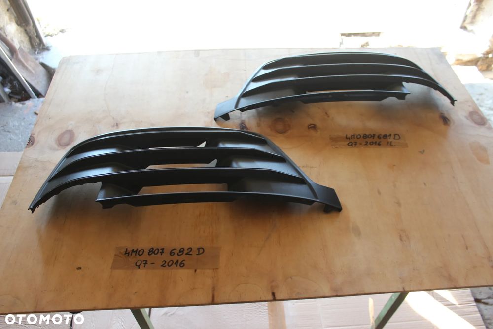 KRATKA ZDERZAKA PRAWA AUDI Q7 4M S-LINE 4M0807682D 2016 - 1