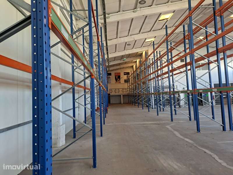 Armazém 720 m² junto à A8 e ao Centro de Torres Vedras - Grande imagem: 5/33
