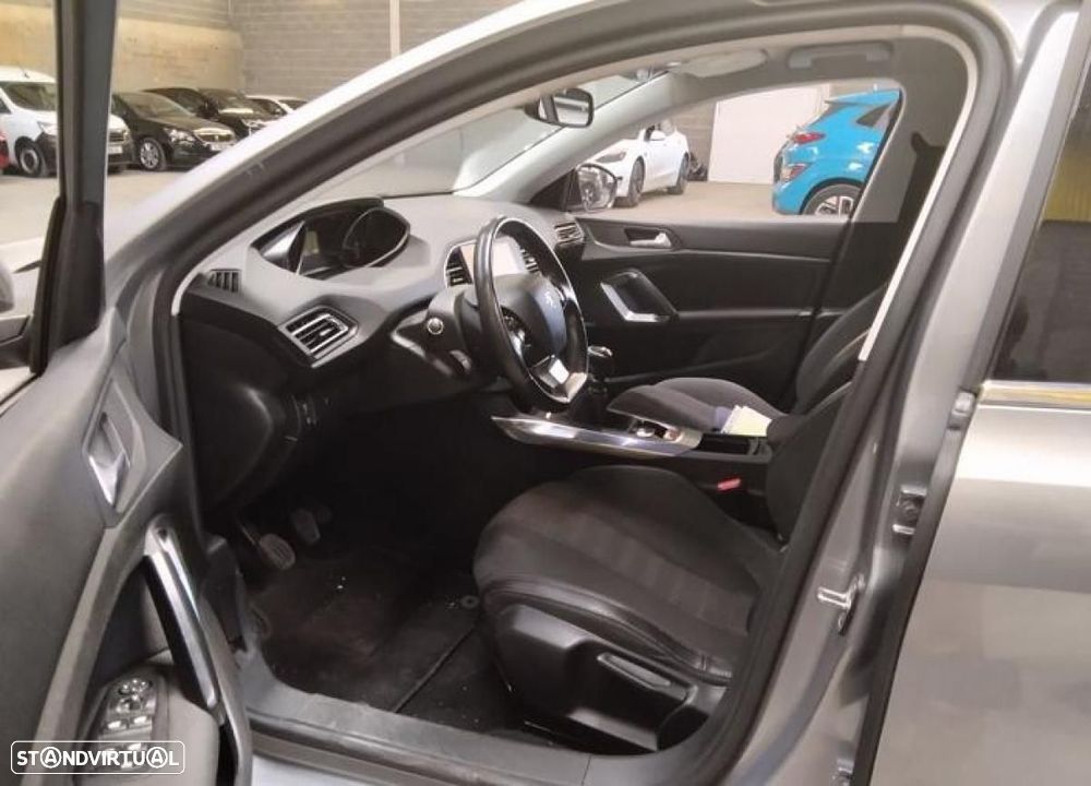 Peugeot 308 SW 1.2 PureTech Allure - 4