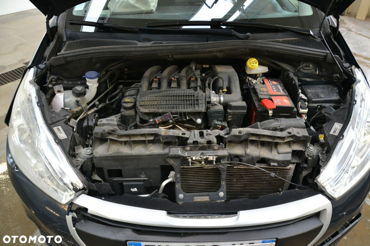 Peugeot 208 - 17