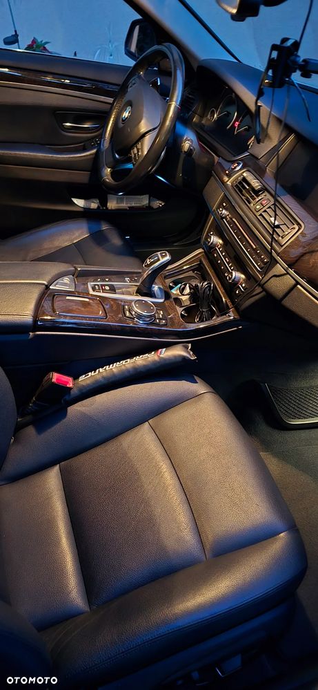BMW Seria 5 535i xDrive Sport-Aut Luxury Line - 29