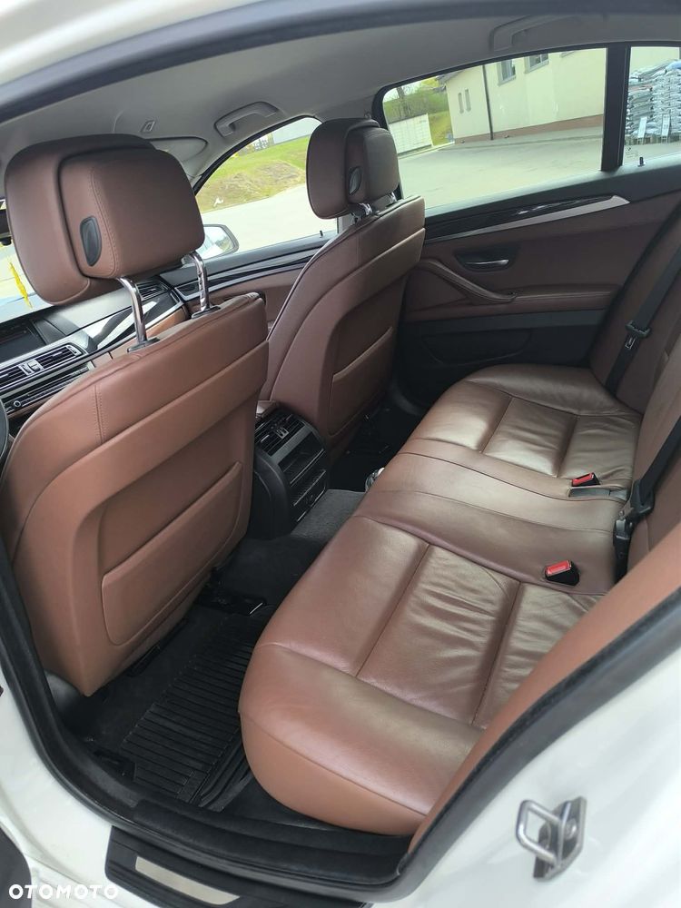 BMW Seria 5 525d xDrive - 10