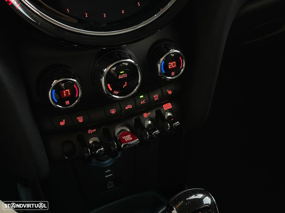 MINI 5 Portas Cooper Aut. Essential - 36
