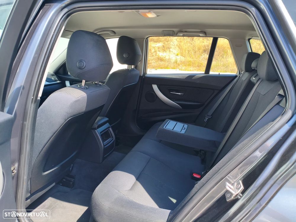 BMW 320 d Line Sport - 22