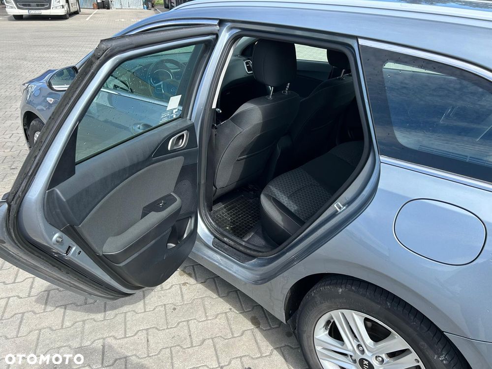 Kia Ceed 1.6 CRDi mHEV M - 11