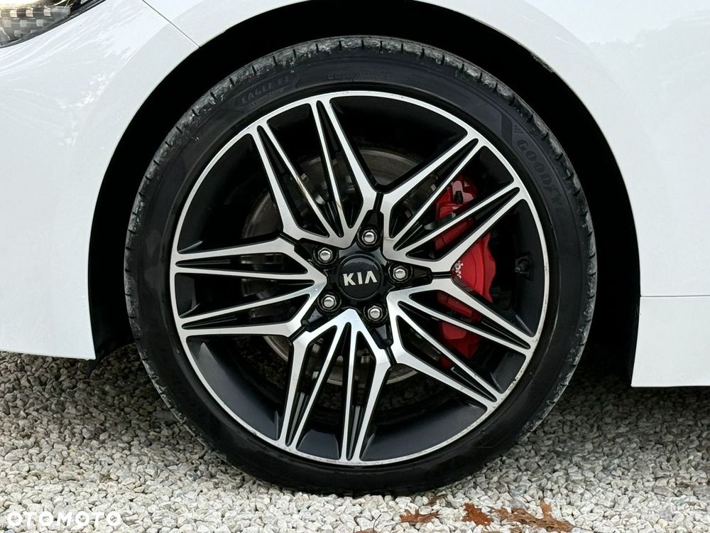 Kia Stinger - 9