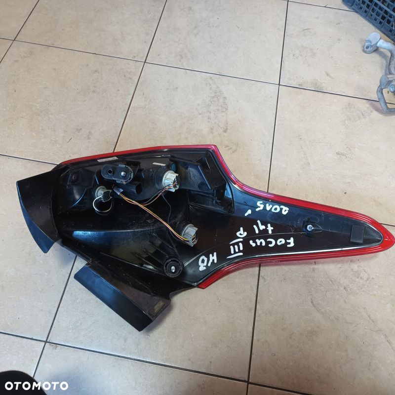 FORD FOCUS MK3 LIFT HB LAMPA TYŁ PRAWA - 2