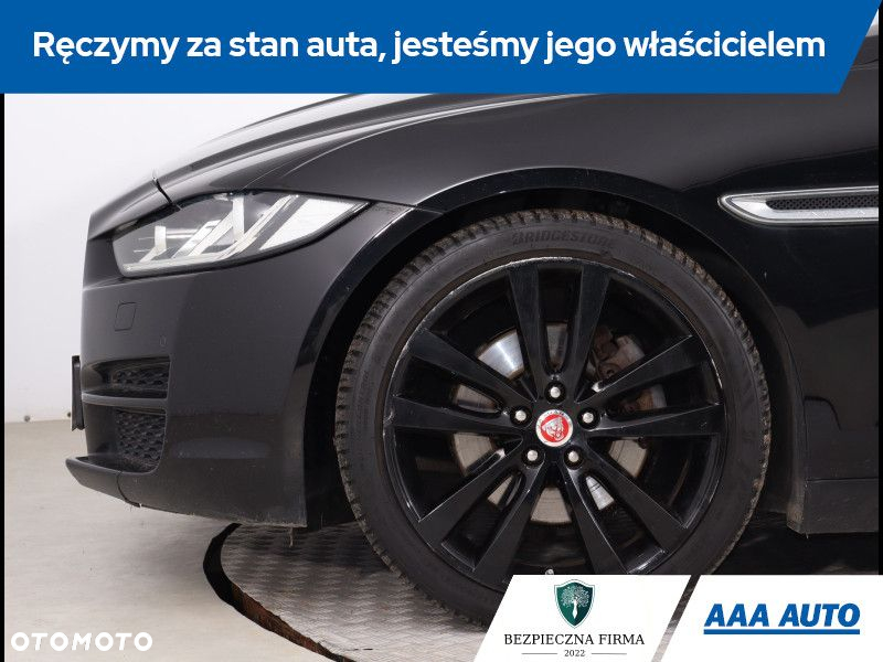 Jaguar XE - 16