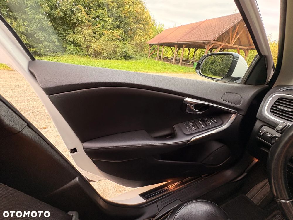 Volvo V40 D2 Momentum - 16