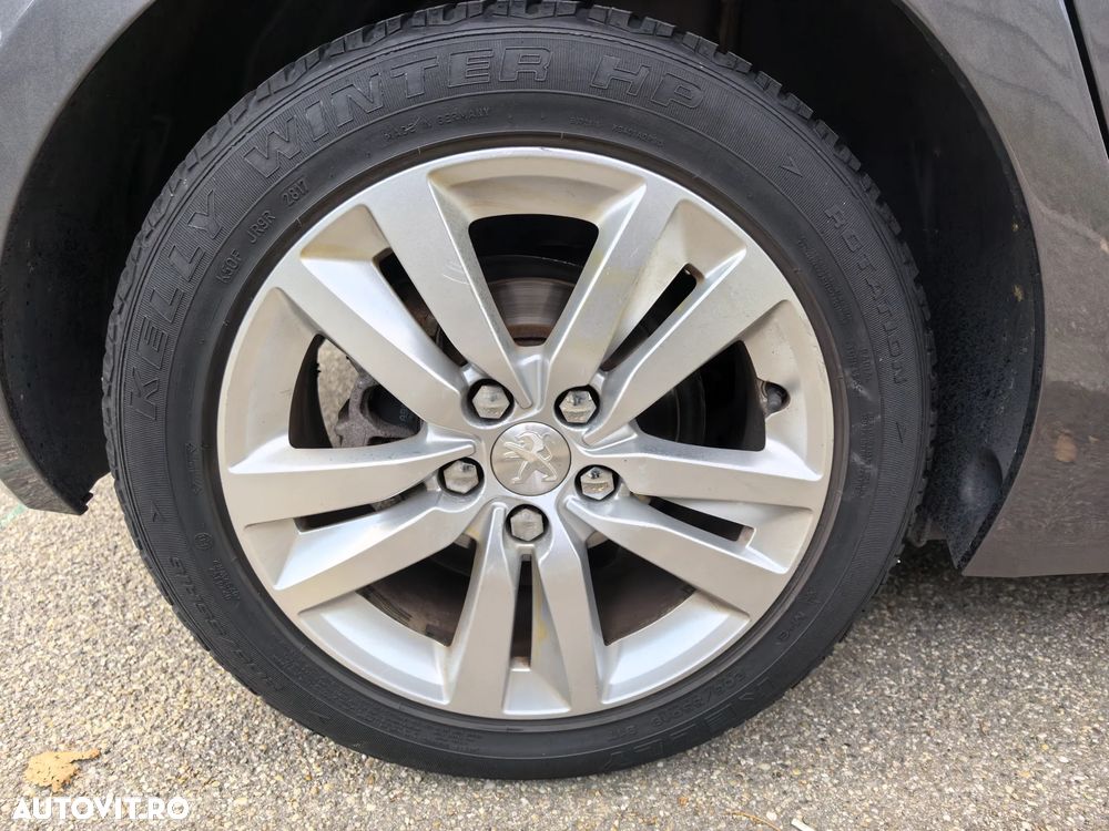 Peugeot 308 1.2 L PureTech Turbo Allure - 17