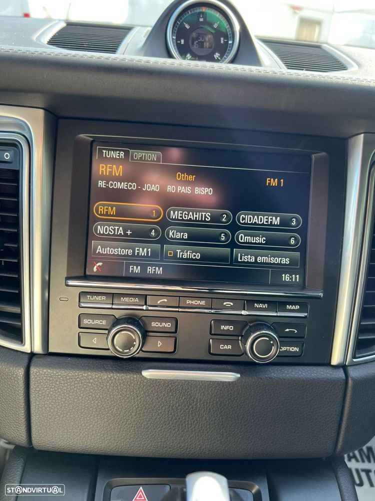 Porsche Macan S - 40