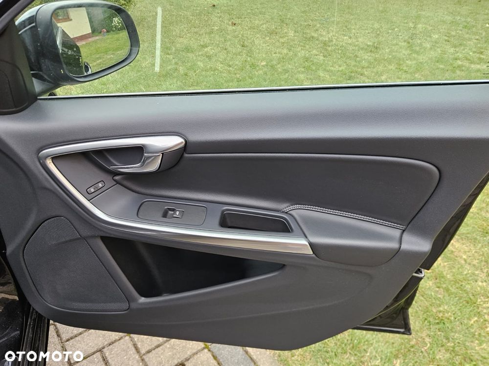 Volvo V60 T3 Momentum - 33