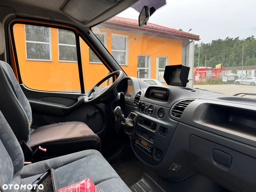 Mercedes-Benz Sprinter - 32