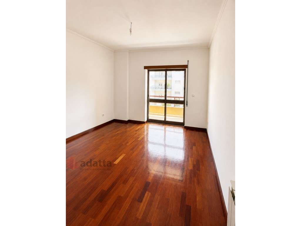 Apartamento de tipologia T3 com garagem [não é mobiliado] arrenda-s... - Grande imagem: 5/21
