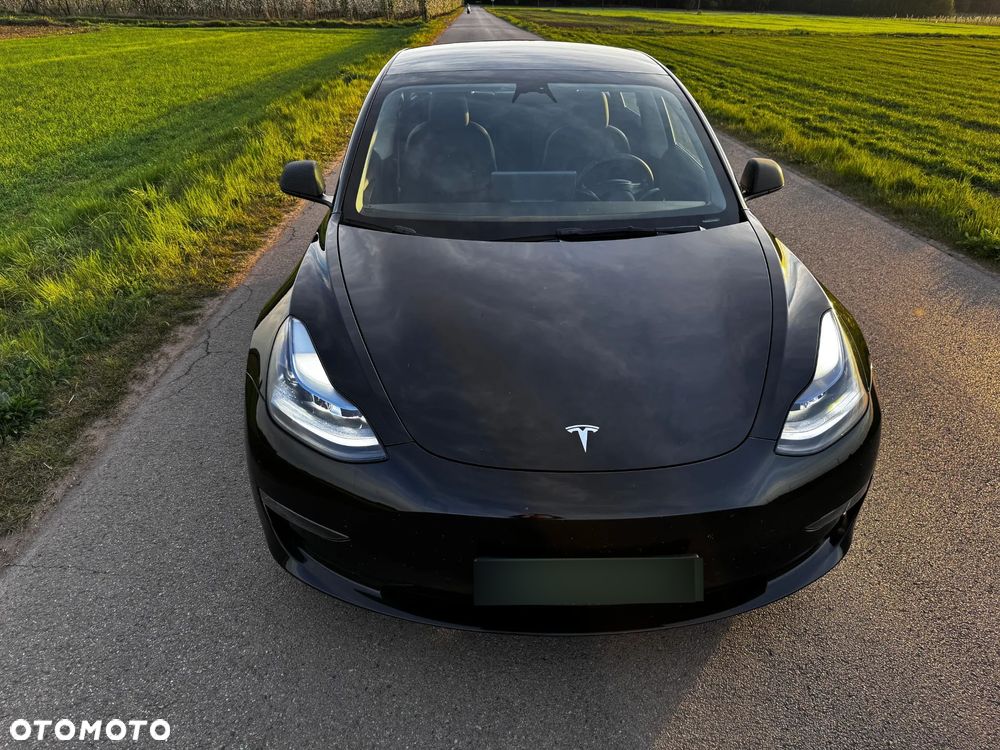 Tesla Model 3 - 3