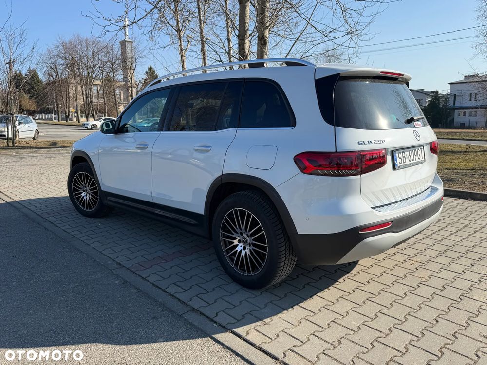 Mercedes-Benz GLB 250 4-Matic Progressive 8G-DCT - 4