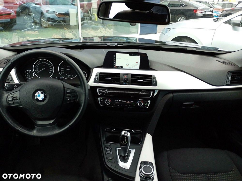 BMW Seria 3 320i GPF xDrive - 9