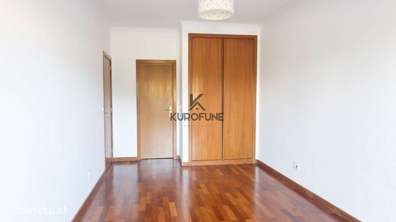 APARTAMENTO T2 PROXIMO À PRAIA DA MADALENA - Grande imagem: 2/24