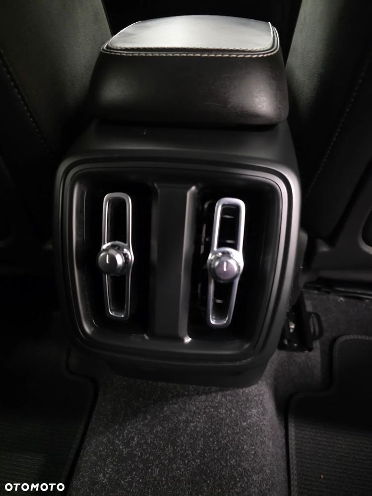 Volvo XC 40 D3 SCR R-Design - 21