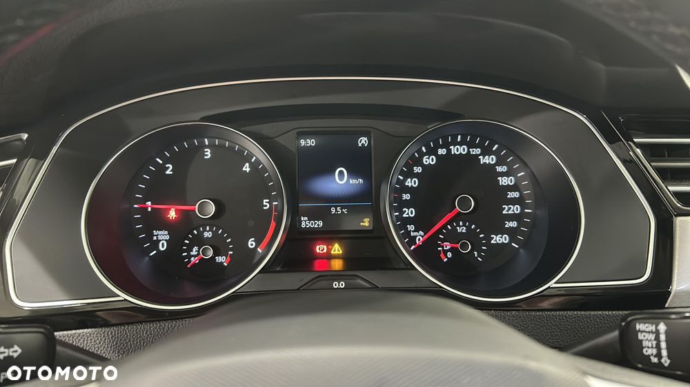 Volkswagen Passat - 16